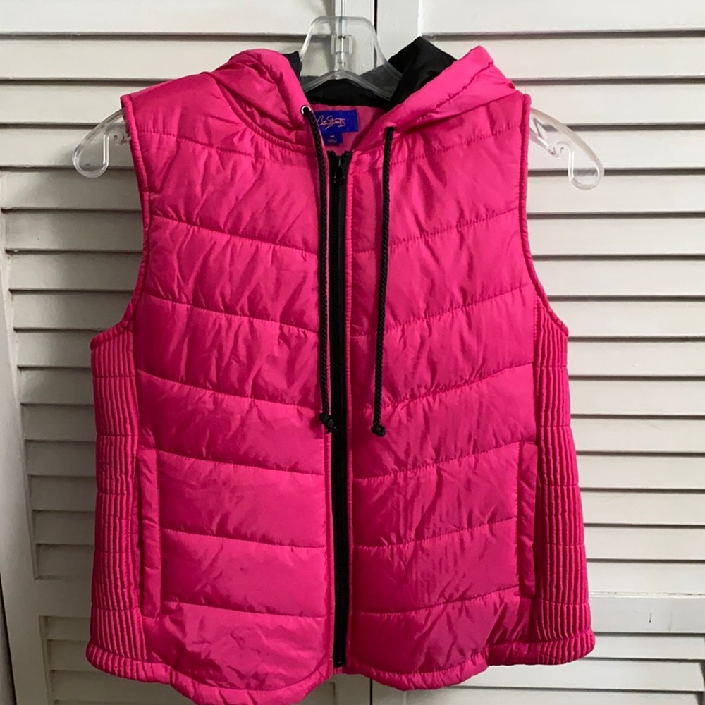 ⭐️HOST PICK⭐️NWOT hot pink vest. SMOKE FREE PET FREE HOME